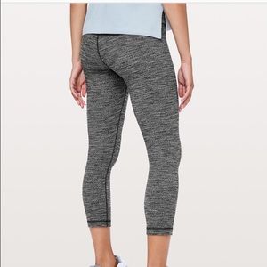 Lululemon size 10 wunder under crop legging